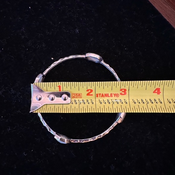 Silpada Sterling silver bangle with mother of pearl. B2383.